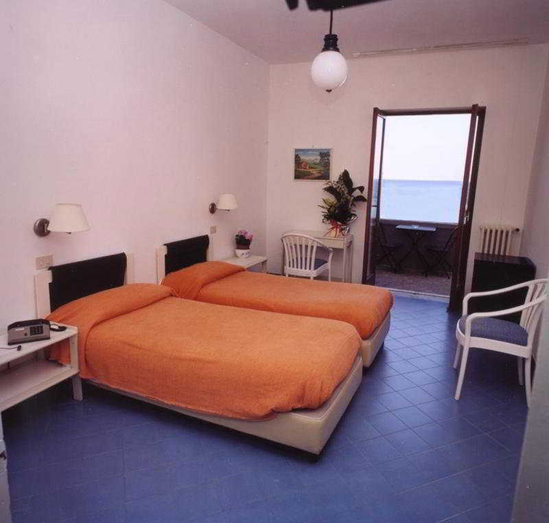 Hotel Baia Di Puolo 3*